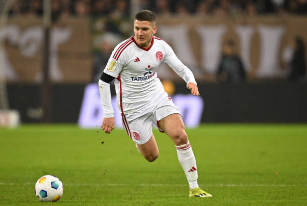 而是他一直 而是他一直